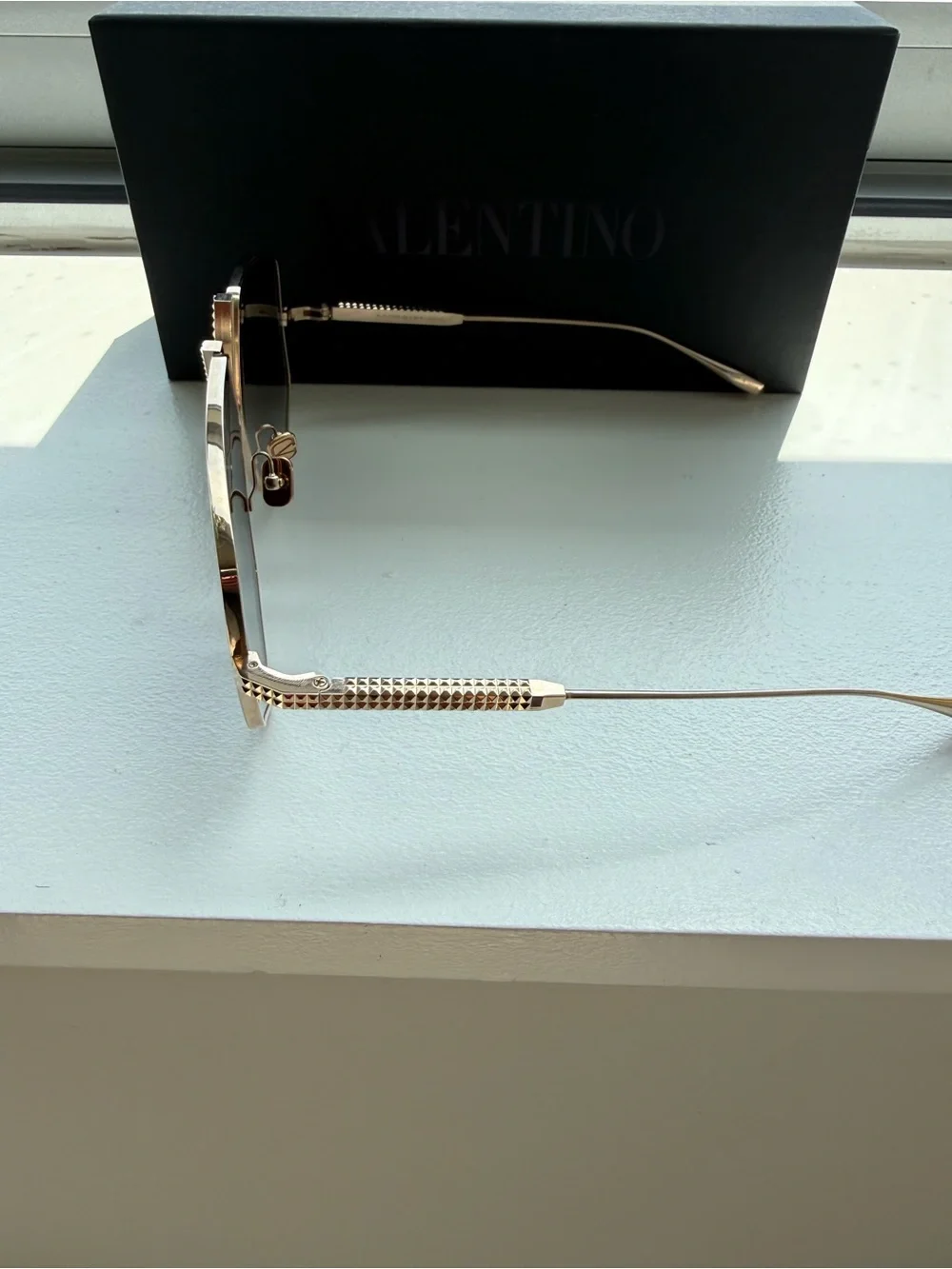 Valentino VLS-115A Gold Geometric Shield Sunglasses Gray Gradient | New - Picture 5 of 8